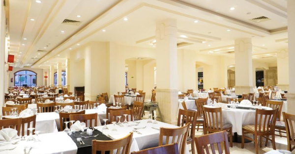 Charmillion Club Aquapark dining room