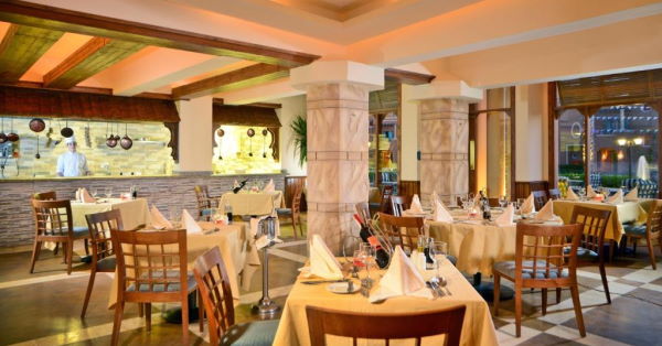 Charmillion Club Aquapark restaurant