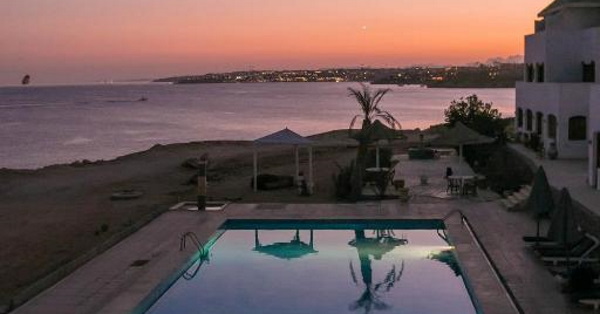Adrenalin Beach Lodge-pool