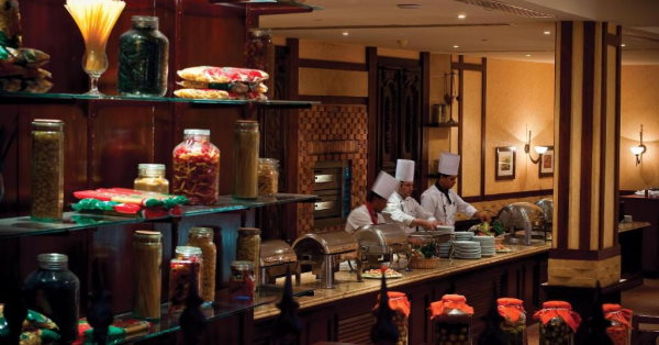 Amwaj Oyoun Resort _ Casino dining room