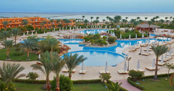 Amwaj Oyoun Resort _ Casino pool