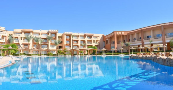 Parrotel Lagoon Resort outdoor pool