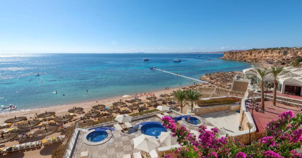 Reef Oasis Beach Resort outdoor pool