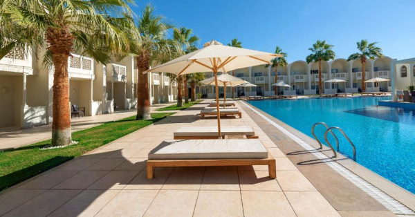 Reef Oasis Beach Resort swimming pool