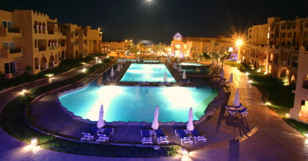 Rehana Royal Beach Resort outdoor pool