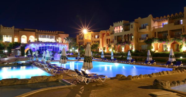 Rehana Royal Beach Resortn swimming pool