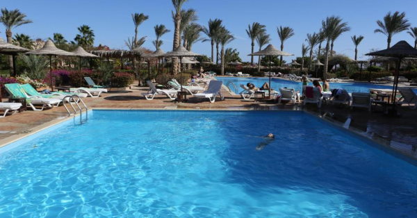 Tamra Beach Resort בריכה
